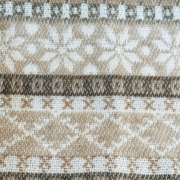 VTG Wilsons Soft Acrylic Neutral Snowflake Wide Scarf Made in Italy - Picture 8 of 8